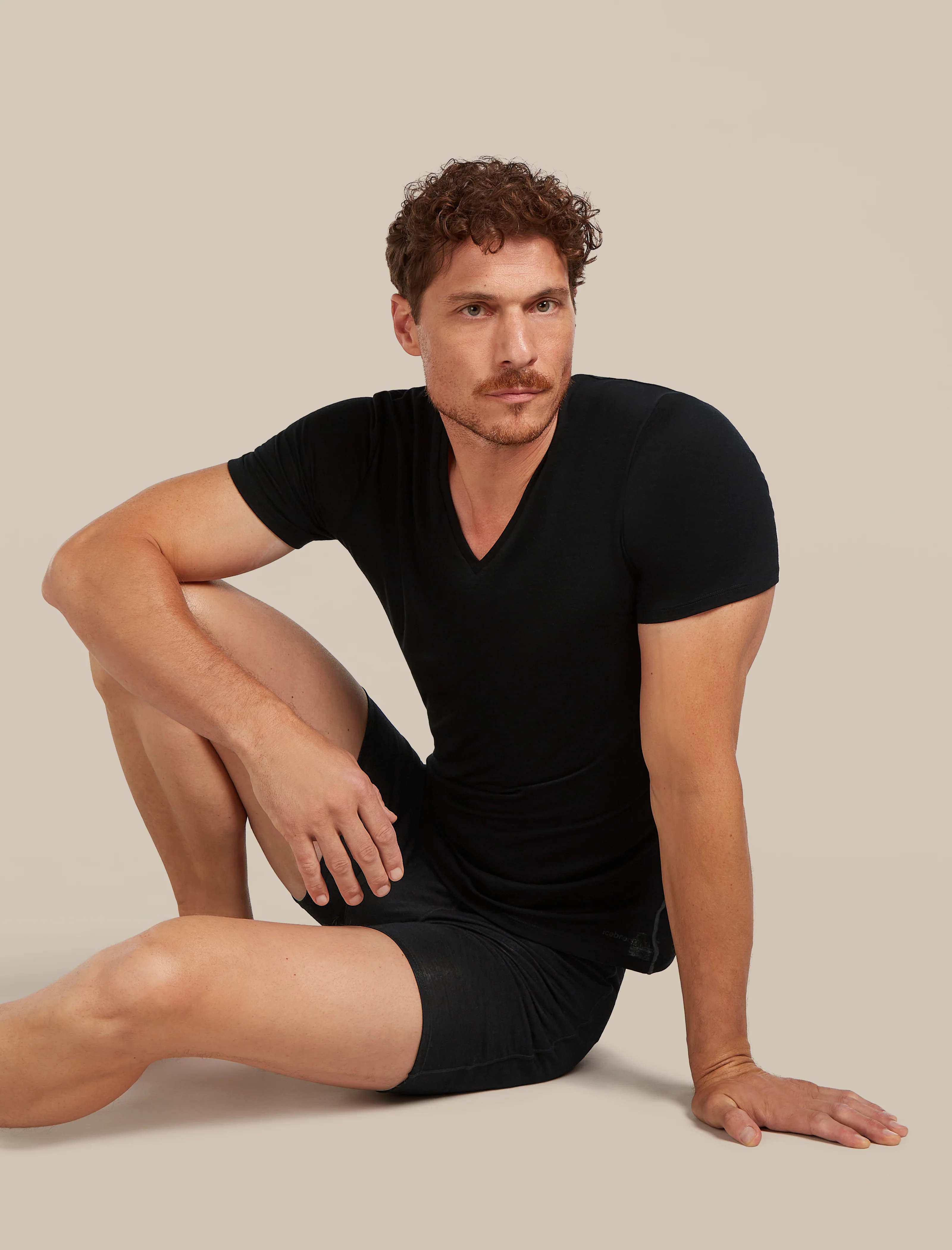 Men’s Merino 150 Anatomica Short Sleeve V Neck Top - Image 5