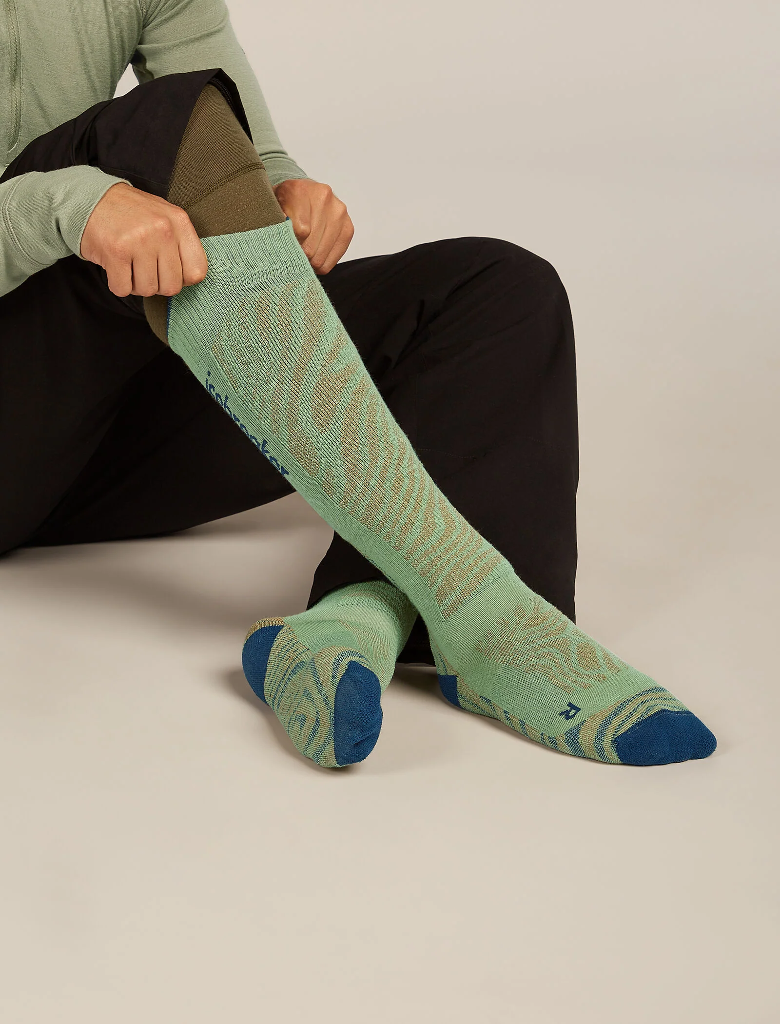 Men’s Merino Blend Ski+ Medium Over The Calf Mountain Contour Socks - Image 2
