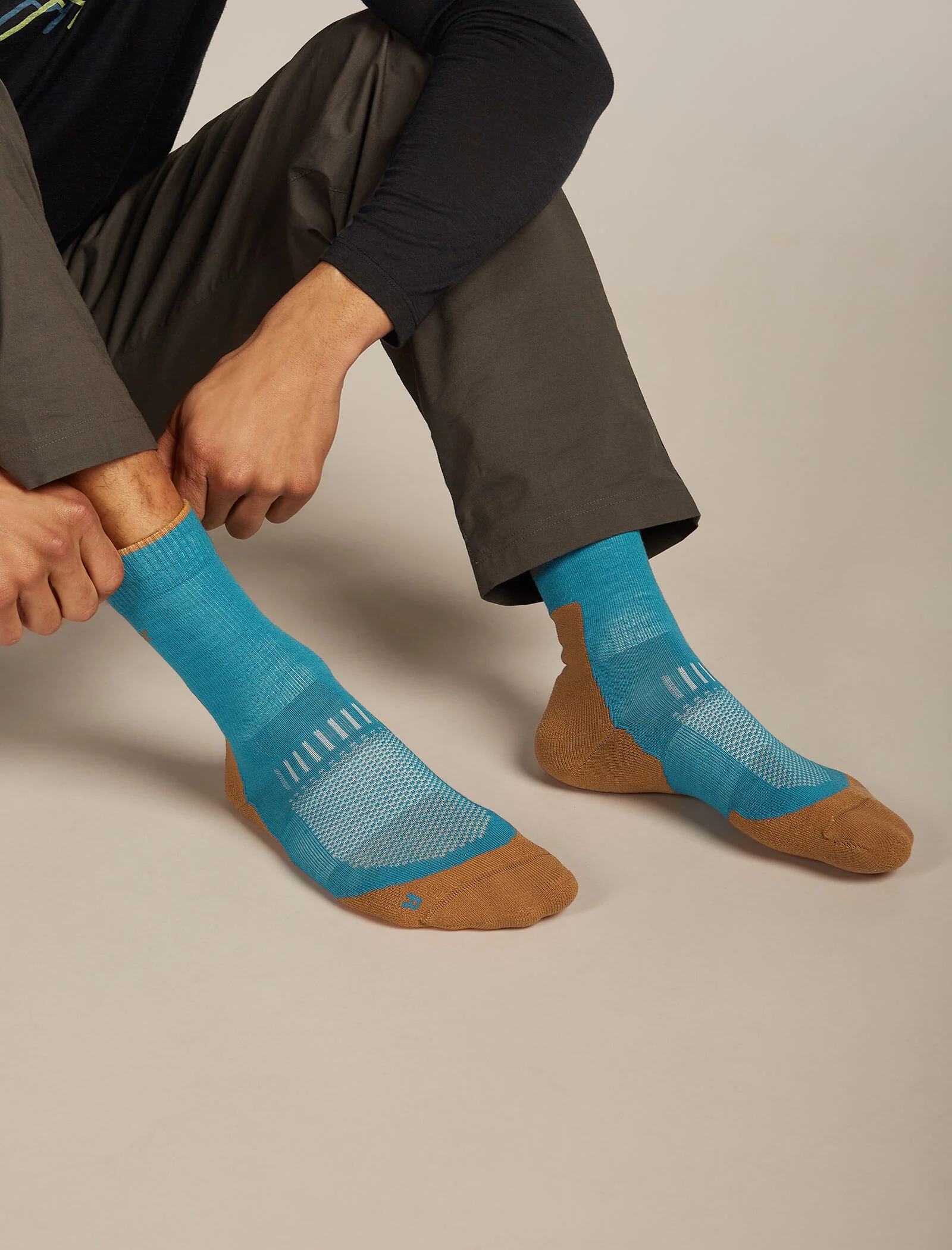Men’s Merino Hike+ Light Crew Socks - Image 2