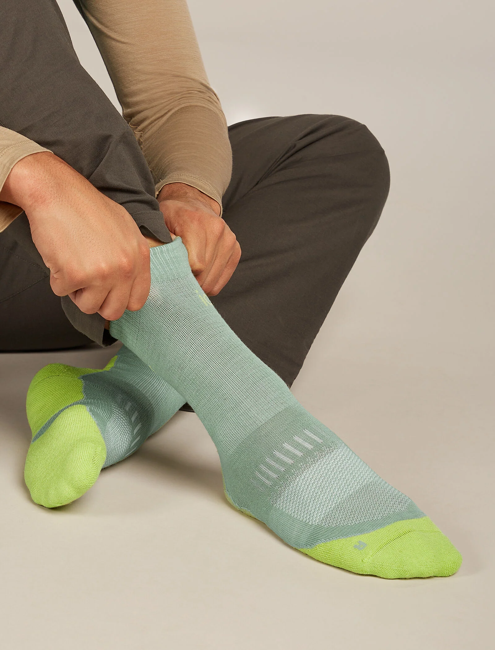 Men’s Merino Hike+ Light Crew Socks - Image 2