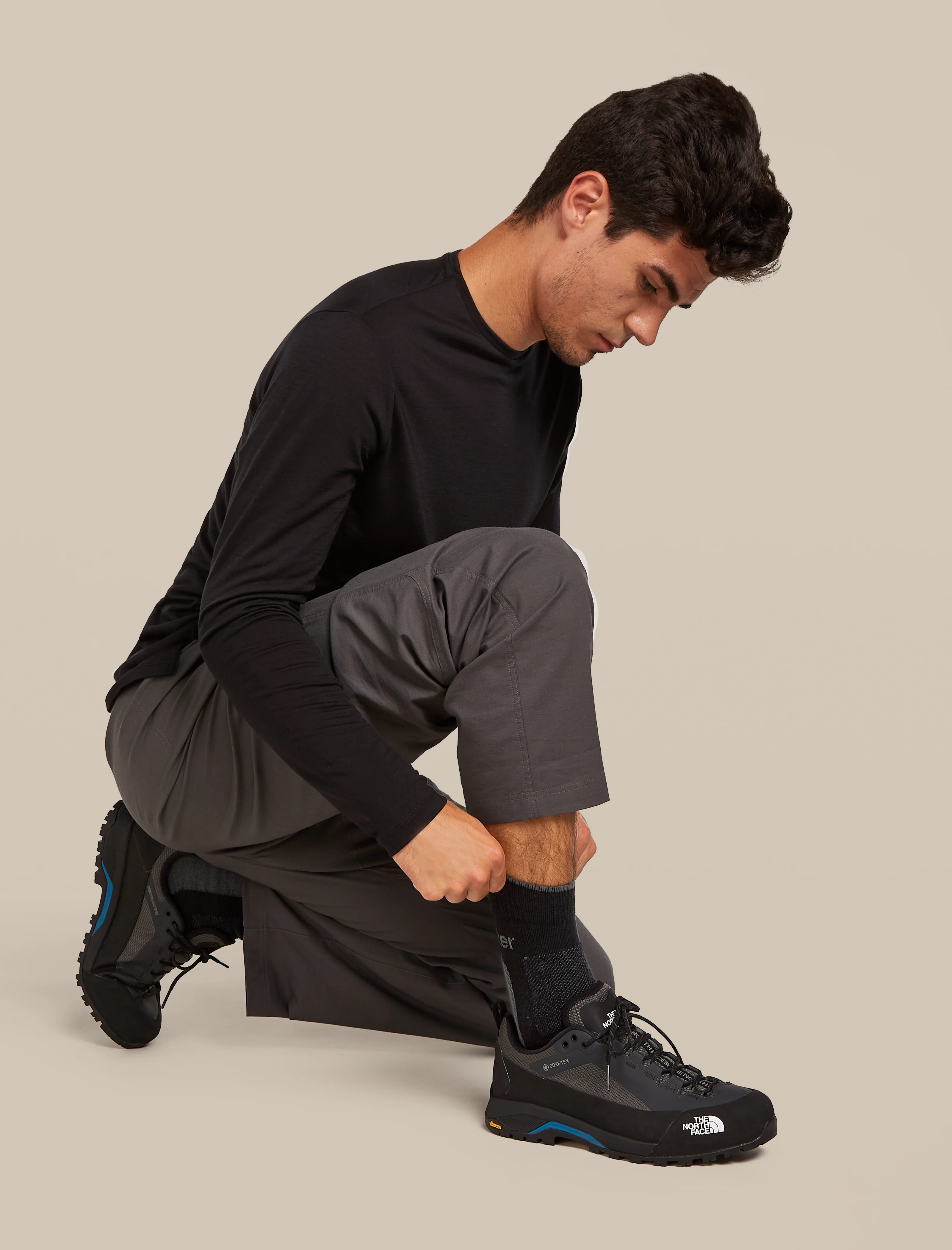 Men’s Merino Hike+ Medium Crew Socks - Image 3
