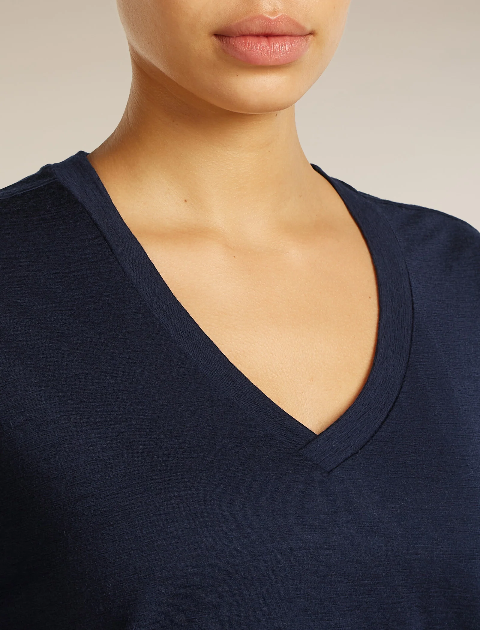 Women’s Merino 150 Tech Lite Short Sleeve Relaxed V Neck T-Shirt - Image 5