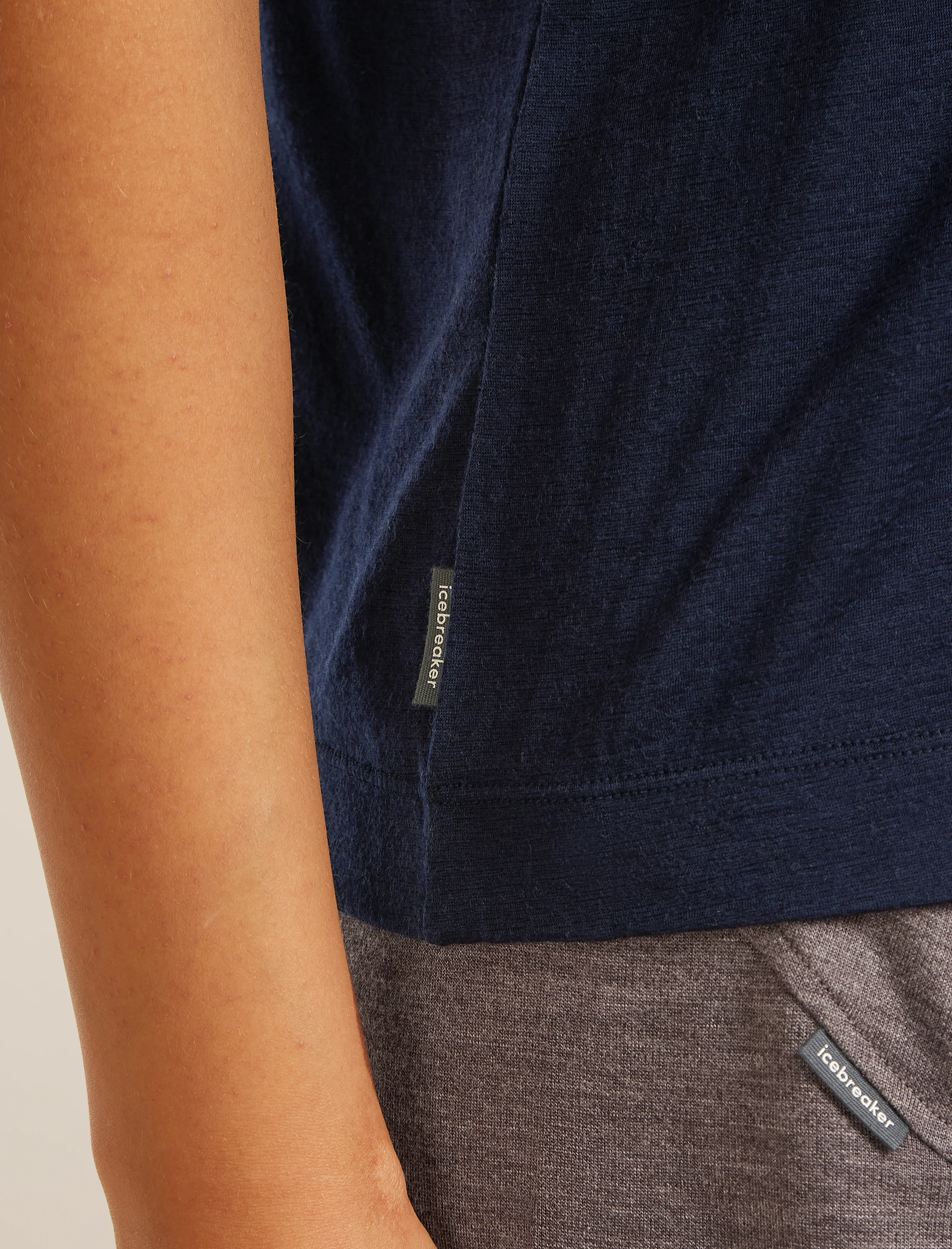 Women’s Merino 150 Tech Lite Short Sleeve Relaxed V Neck T-Shirt - Image 9