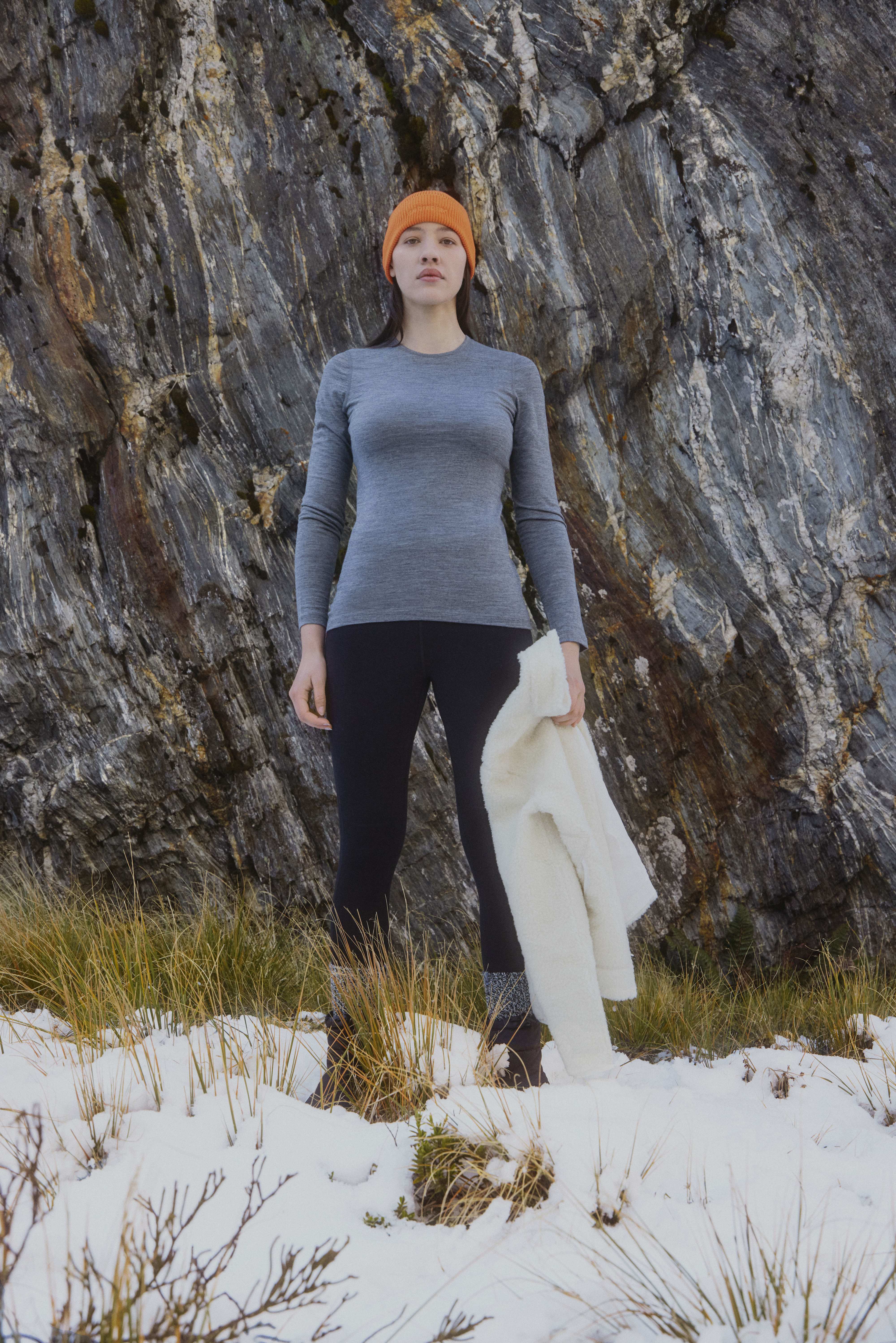 Women’s Merino 200 Oasis Long Sleeve Crew Thermal Top - Image 11