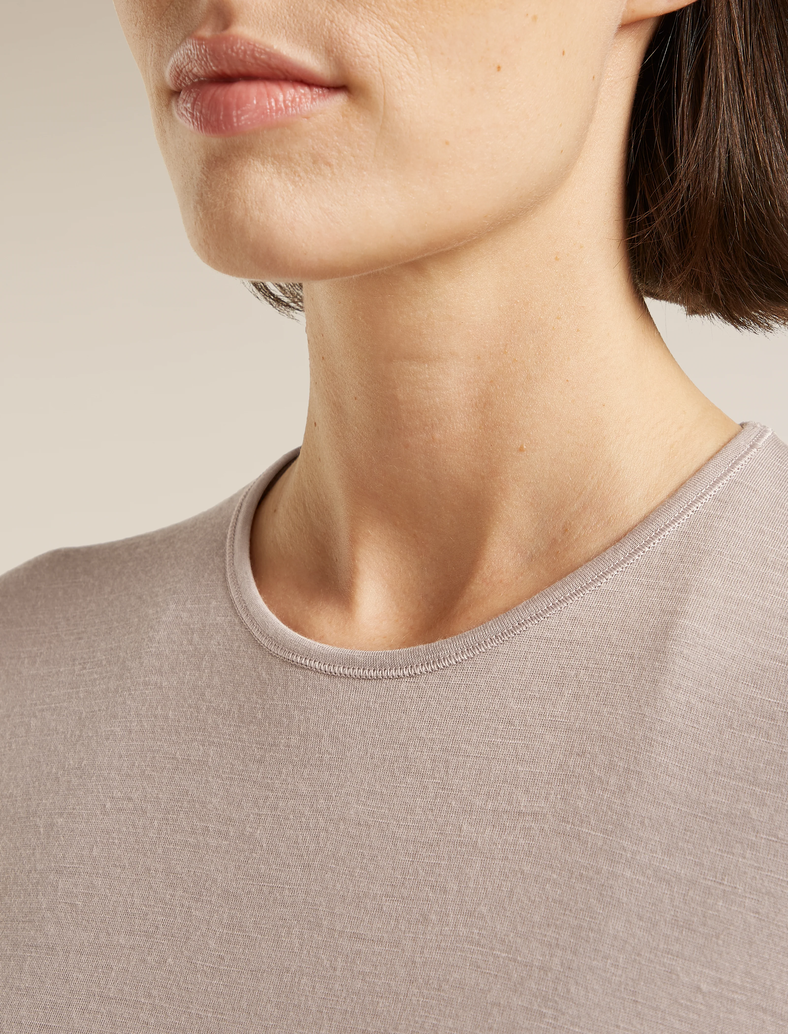 Women’s Merino 200 Oasis Long Sleeve Crewe - Image 8