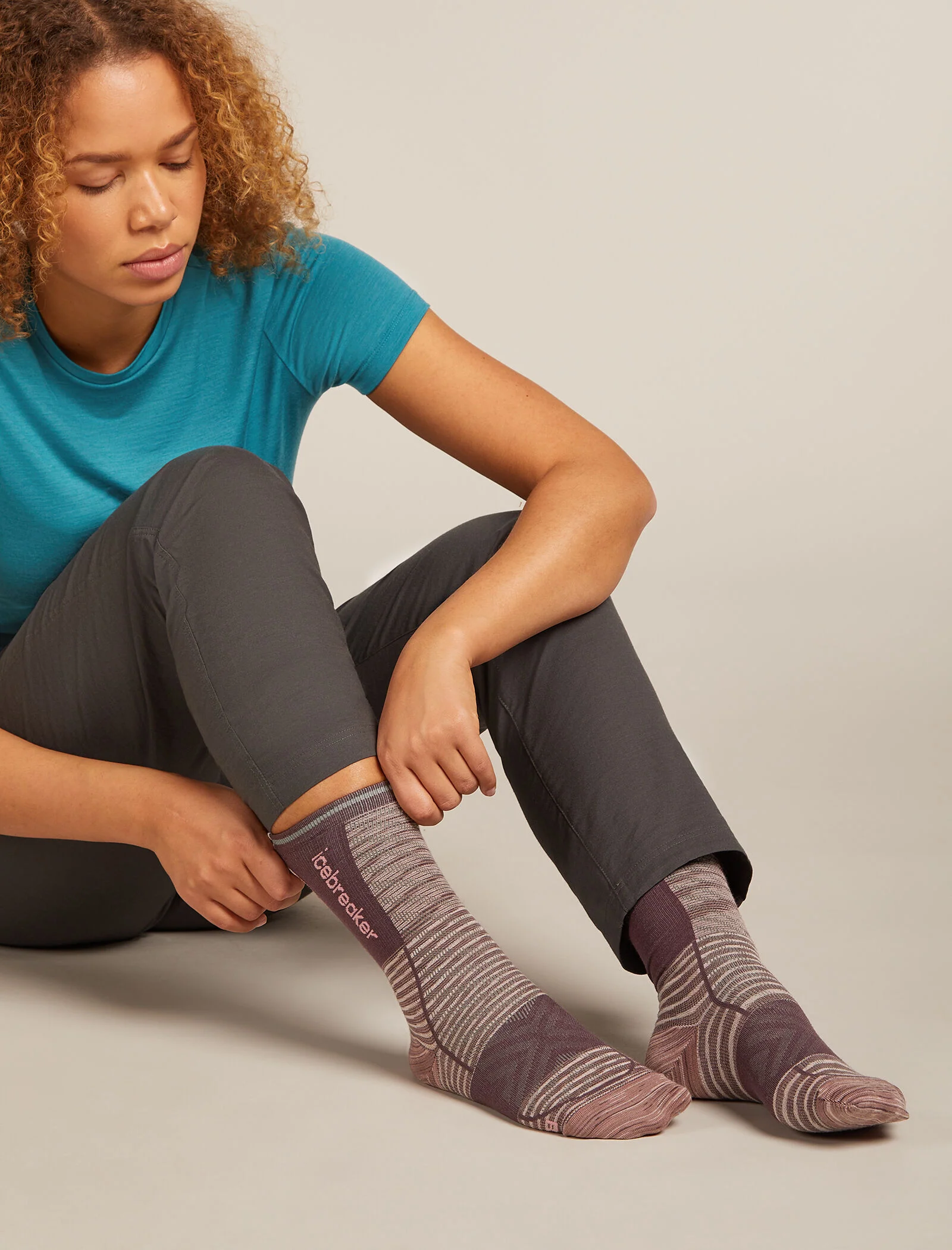 Women’s Merino Blend Run+ Ultralight Crew Socks Fusion Dye - Image 2